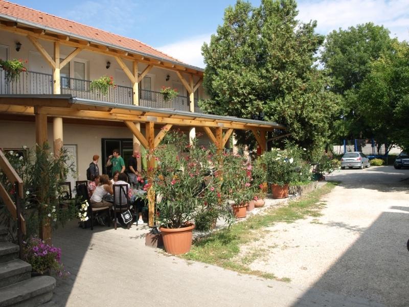 Harsfavirag Vendeghaz Bed & Breakfast Papa Luaran gambar