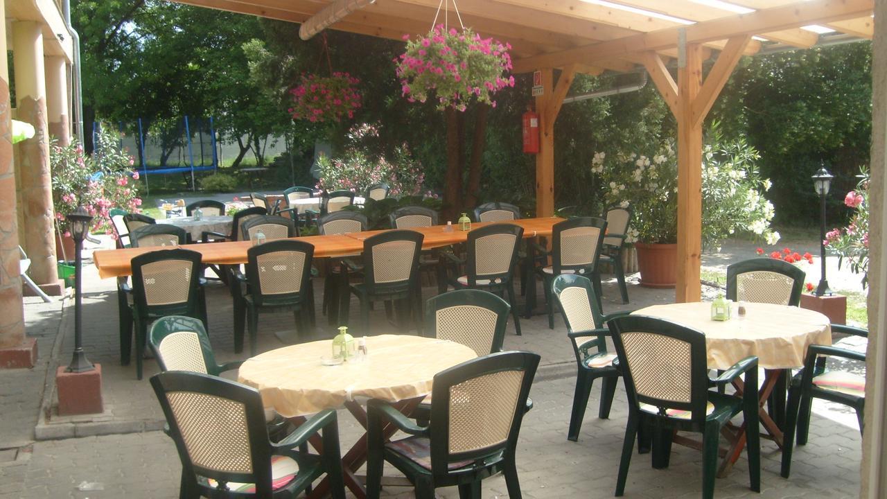 Harsfavirag Vendeghaz Bed & Breakfast Papa Luaran gambar